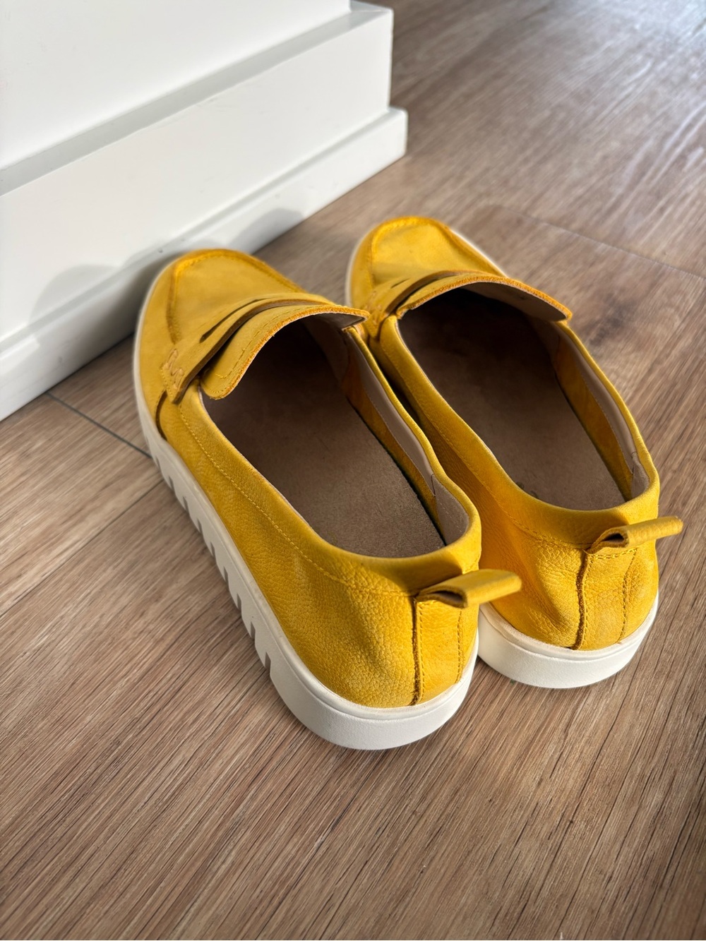 Vionic Uptown Loafer — Daffodil Yellow Suede Classic Colorful Comfy Chic Size 9 - Picture 11 of 13